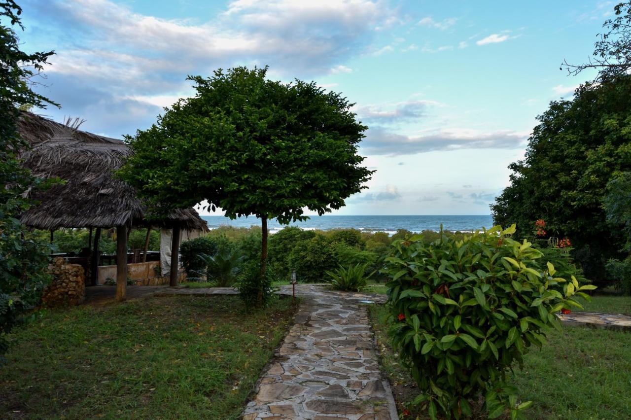Bahari Pori Resort Pangani Buitenkant foto